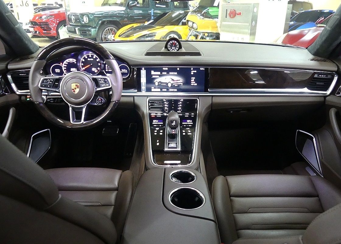 PORSCHE PANAMERA 971 2017