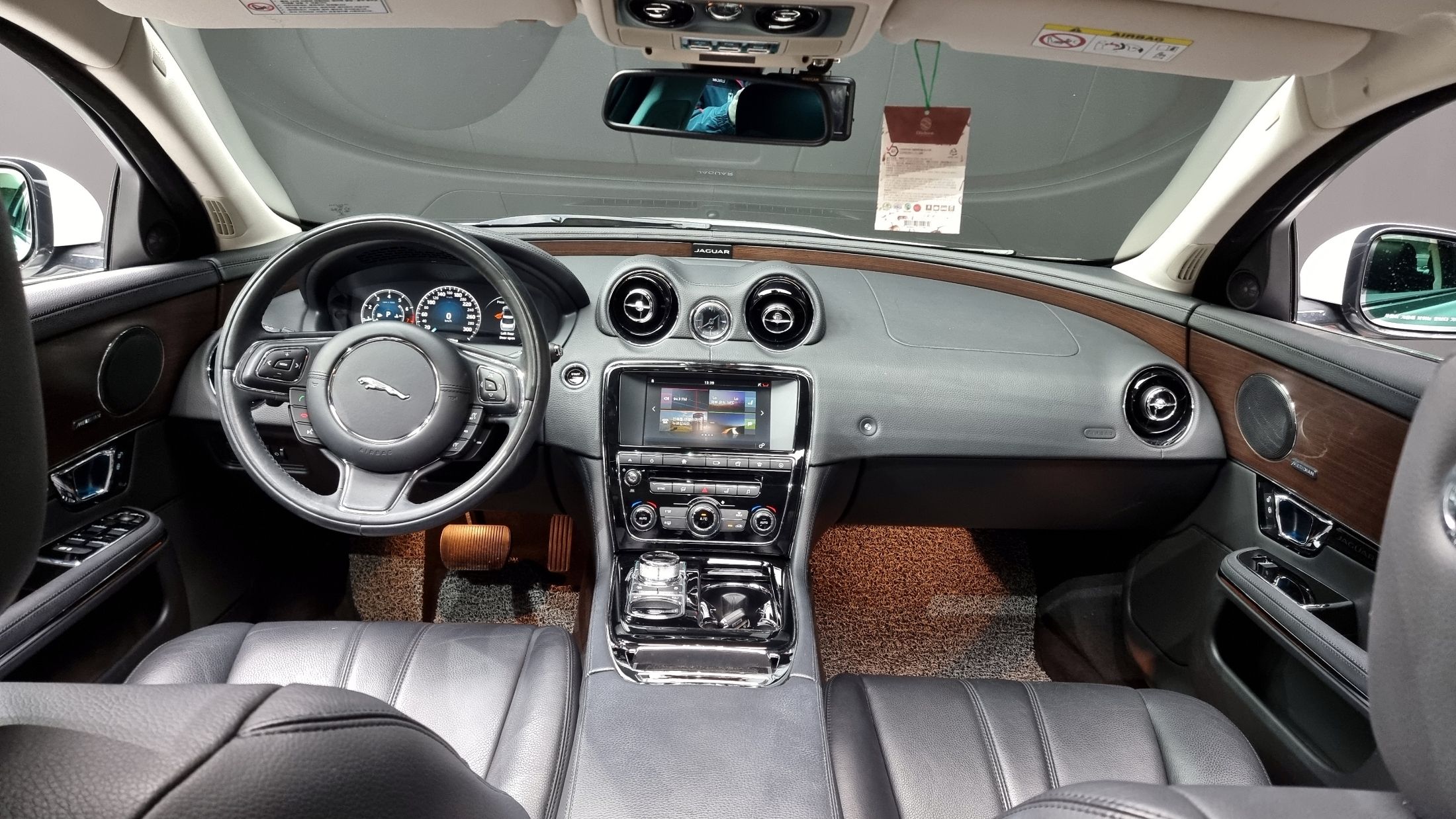JAGUAR XJ 2017