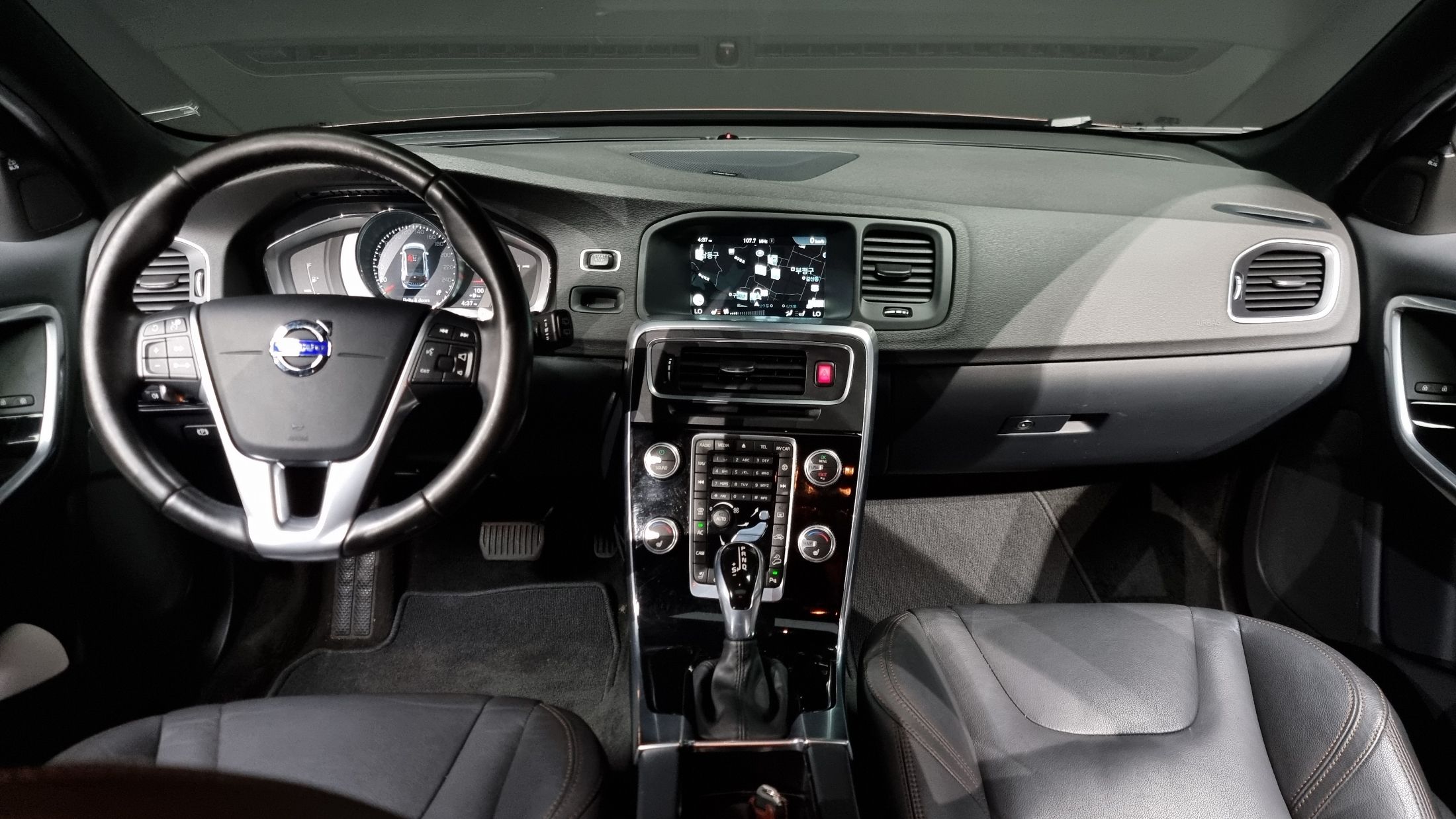 VOLVO V60 CROSS COUNTRY 2015