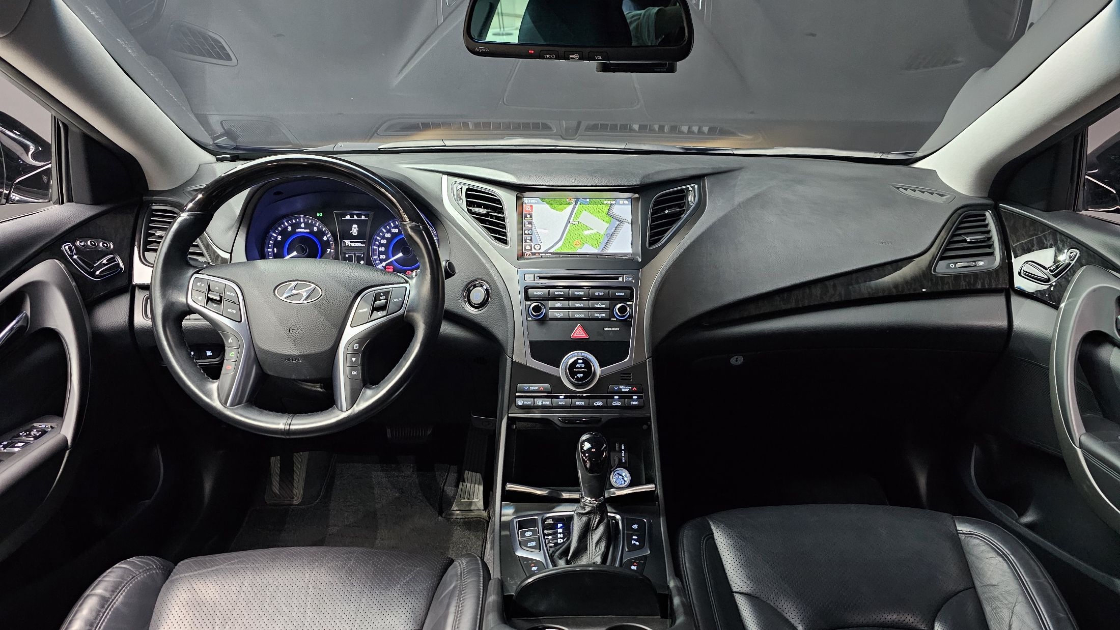 HYUNDAI GRANDEUR HG 2015