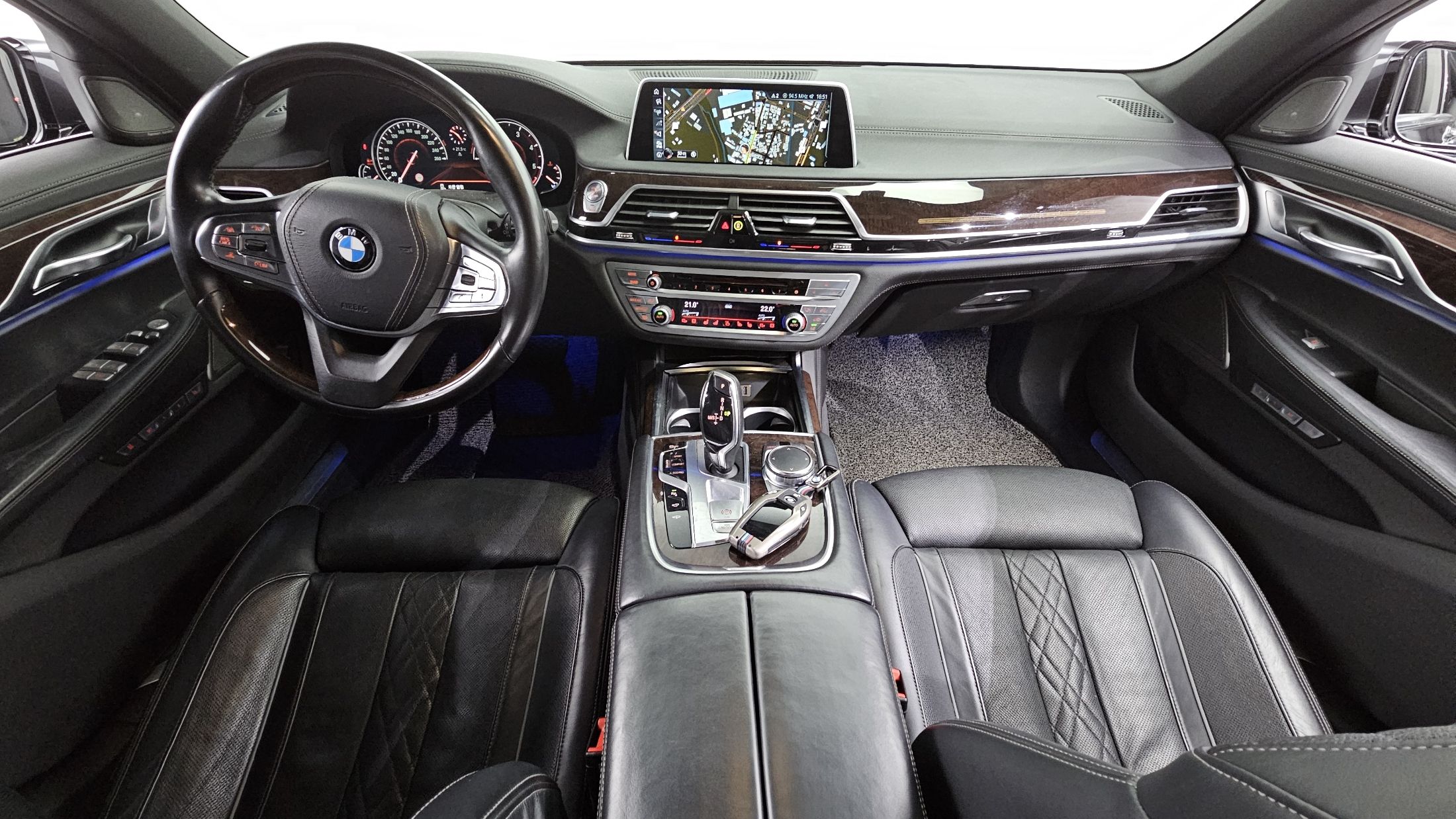 BMW 7-SERIES G11 2015