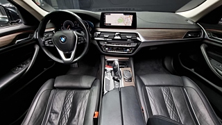 BMW 5-SERIES G30 2019