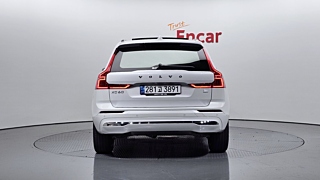 VOLVO XC60 2024