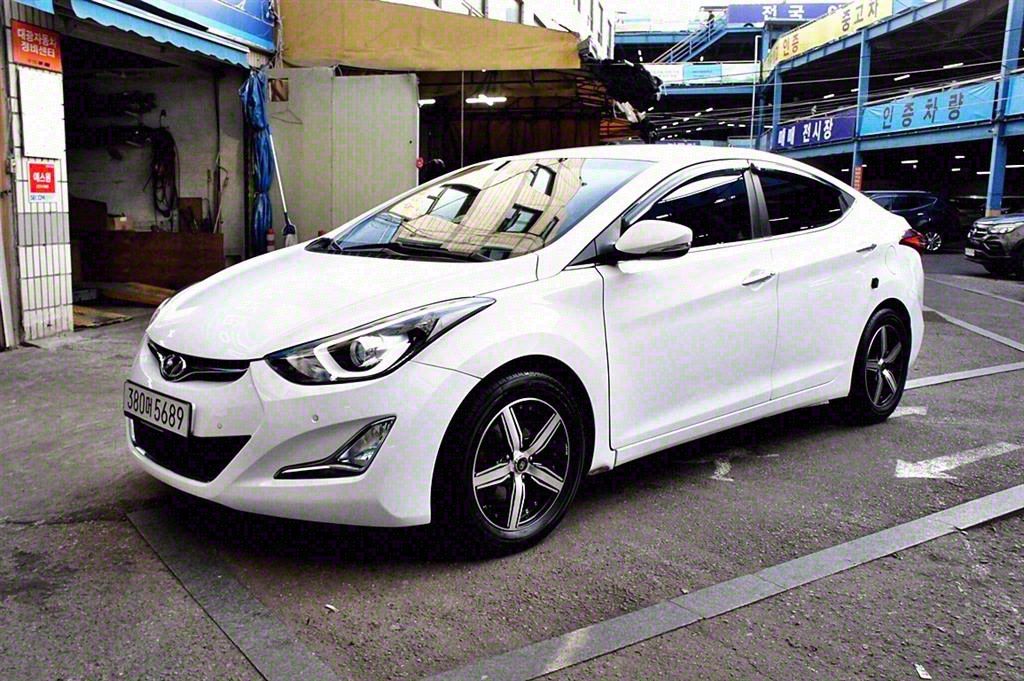 HYUNDAI AVANTE 2015