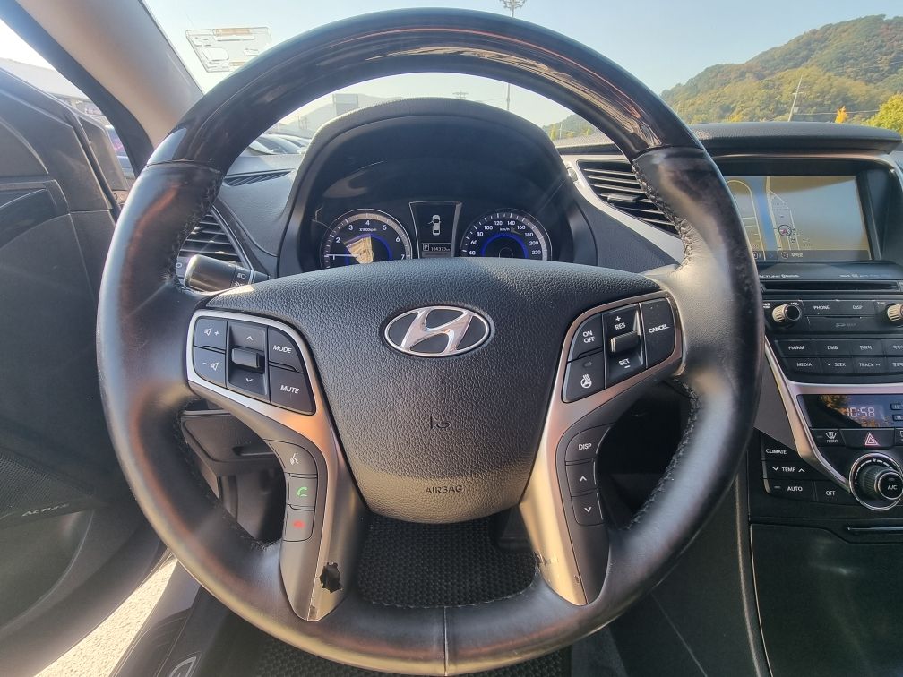 HYUNDAI GRANDEUR HG 2013