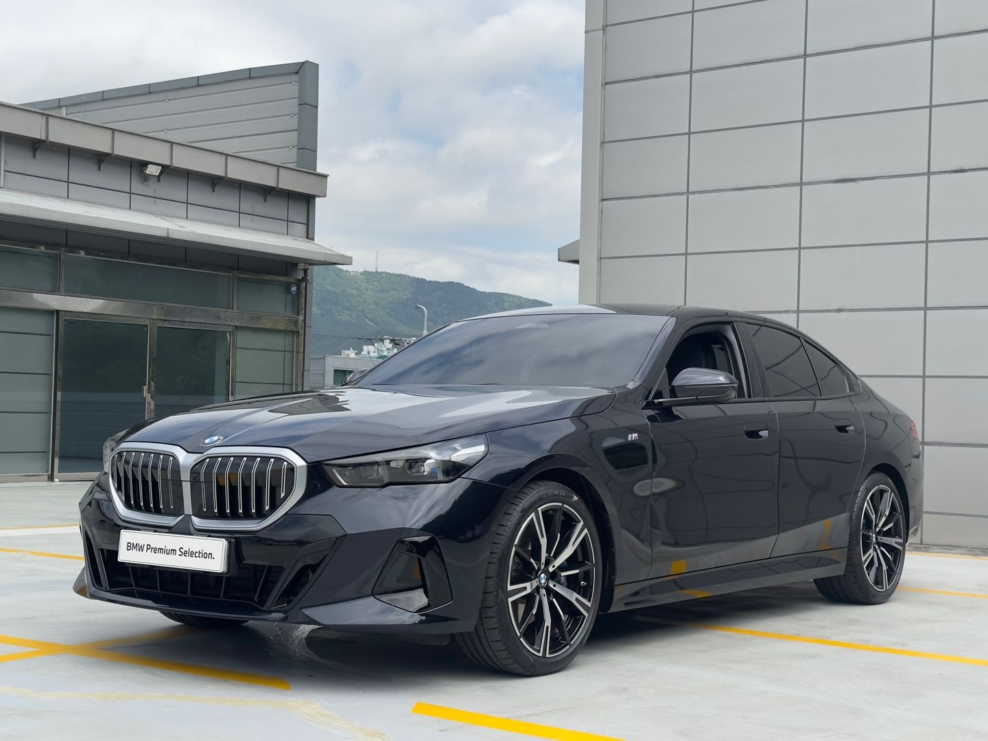 BMW 5-SERIES G60 2023