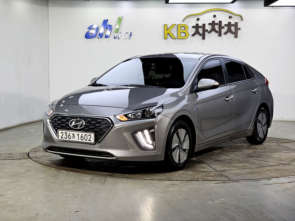 HYUNDAI IONIQ HYBRID