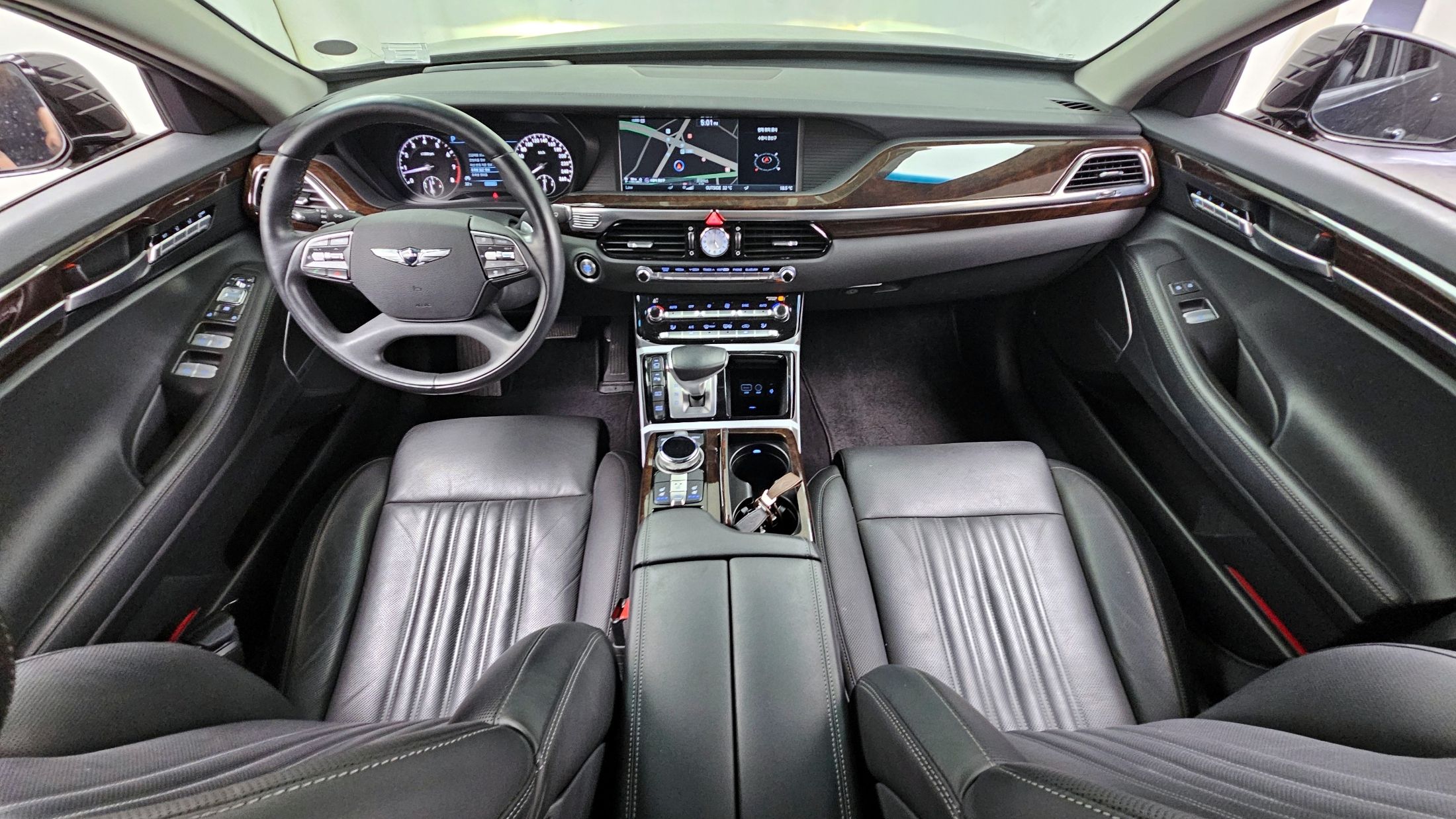 GENESIS EQ900 2016