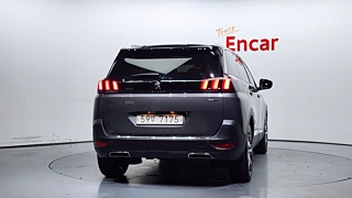 PEUGEOT 5008 2018