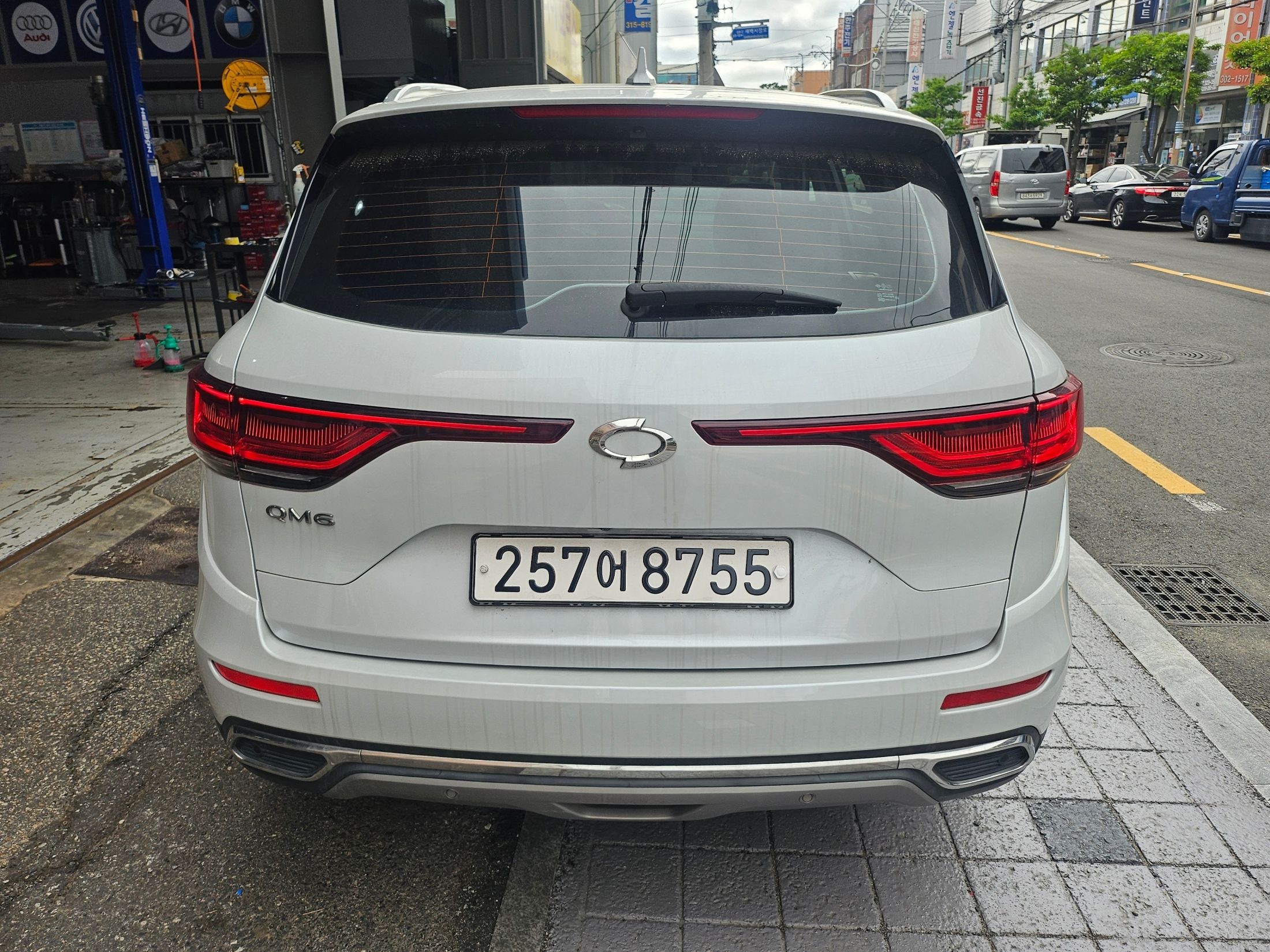 SAMSUNG QM6 2022