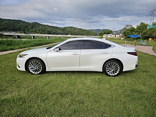 LEXUS ES300H 2023