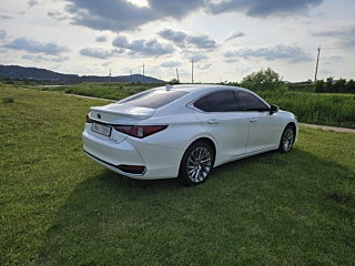LEXUS ES300H 2023