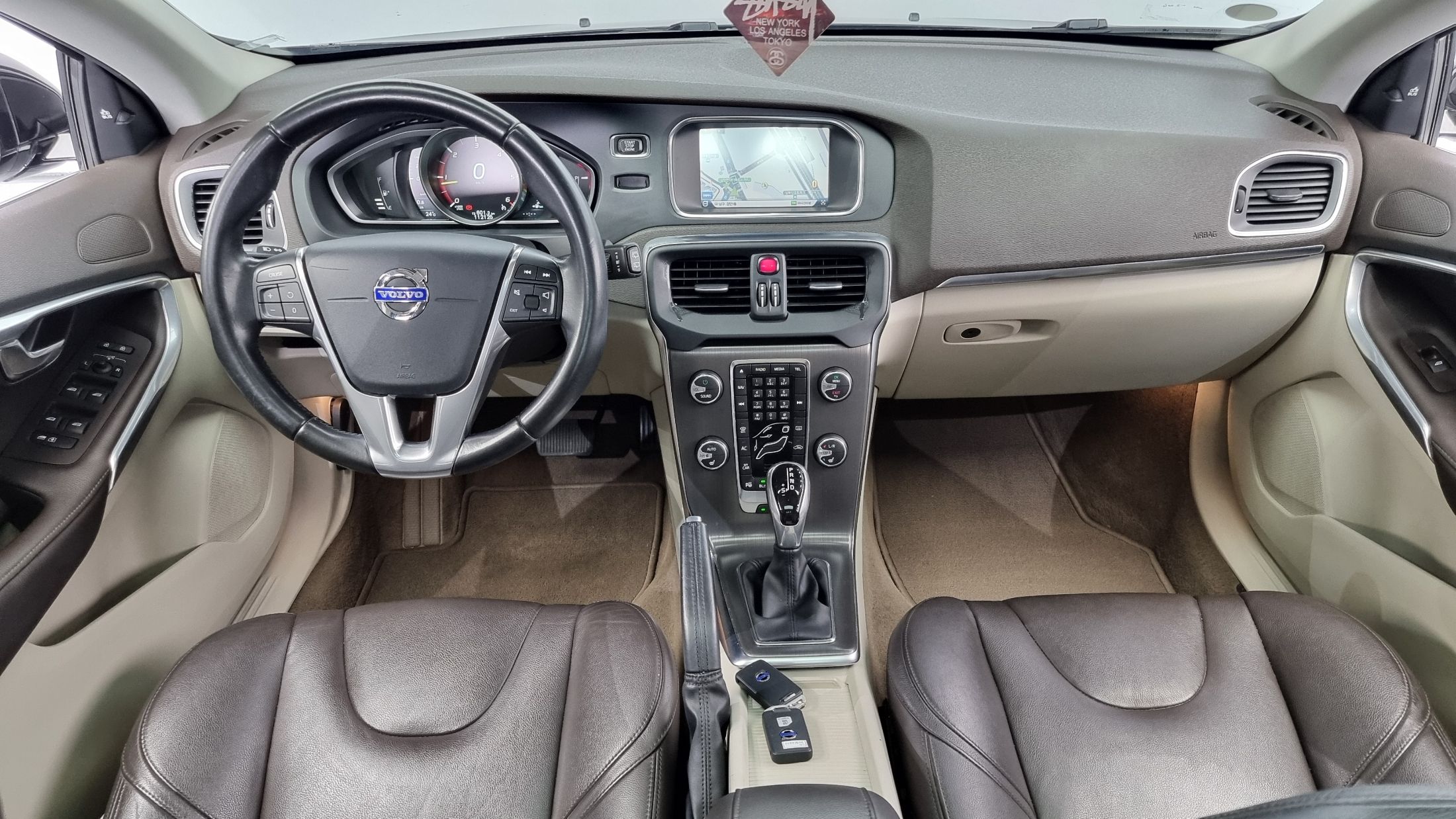 VOLVO V40 2015