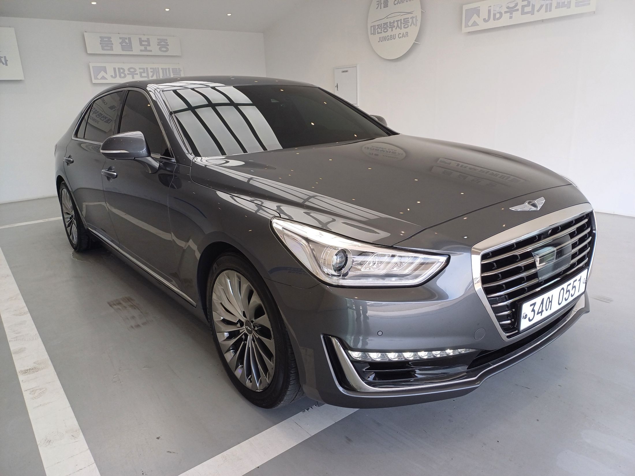 GENESIS EQ900 2016