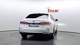 BMW 5-SERIES G60 2023