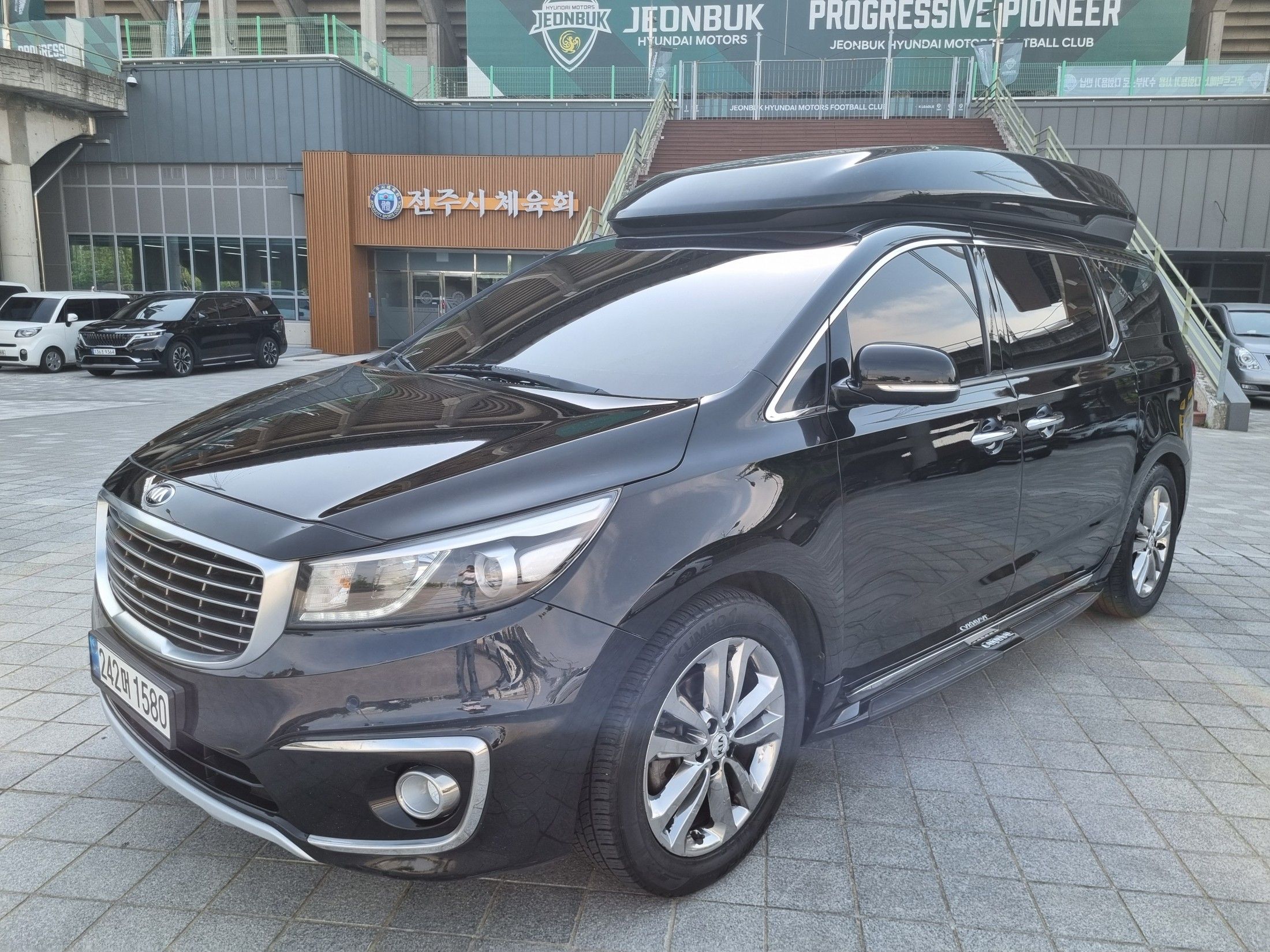 KIA CARNIVAL