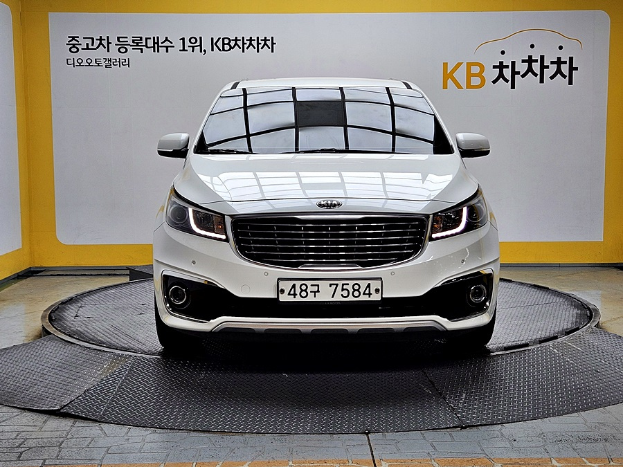 KIA CARNIVAL 2015