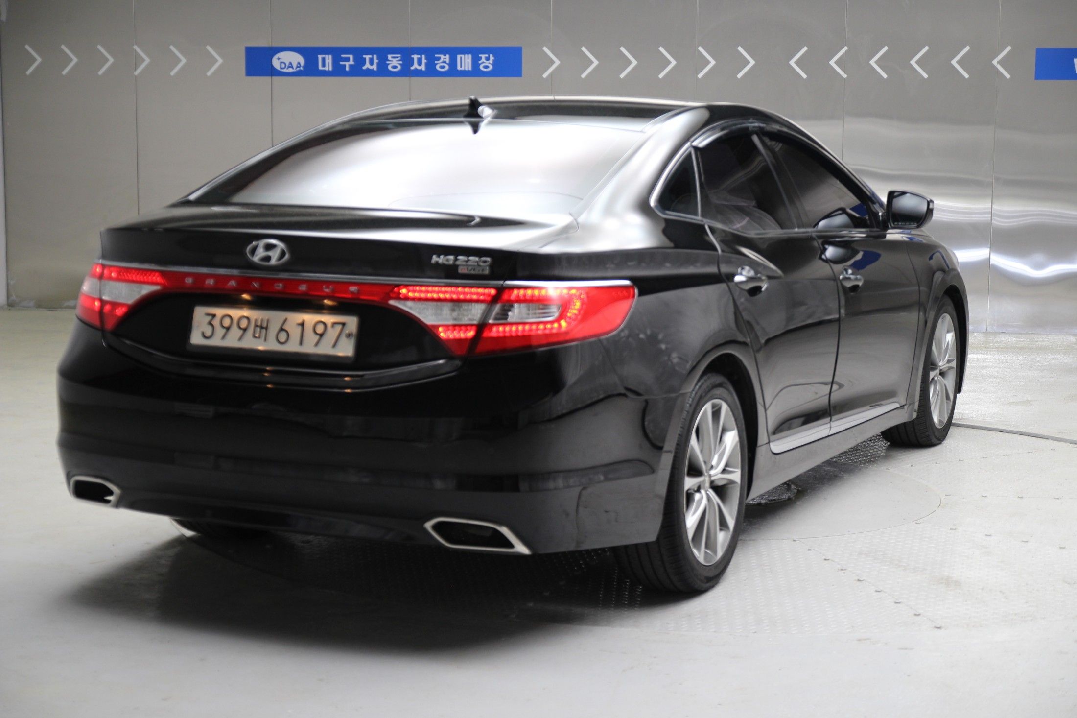 HYUNDAI GRANDEUR HG 2015