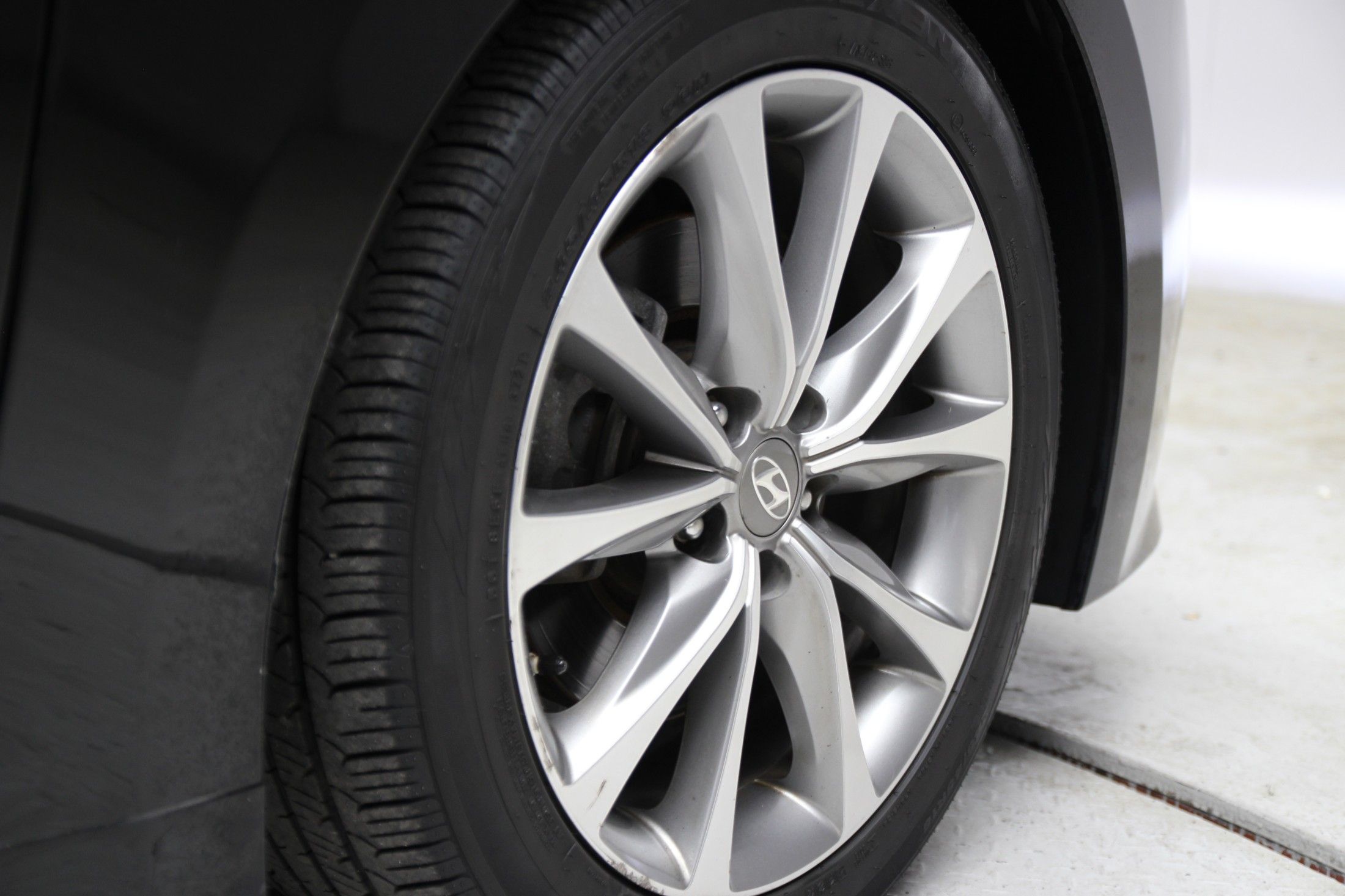 HYUNDAI GRANDEUR HG 2015