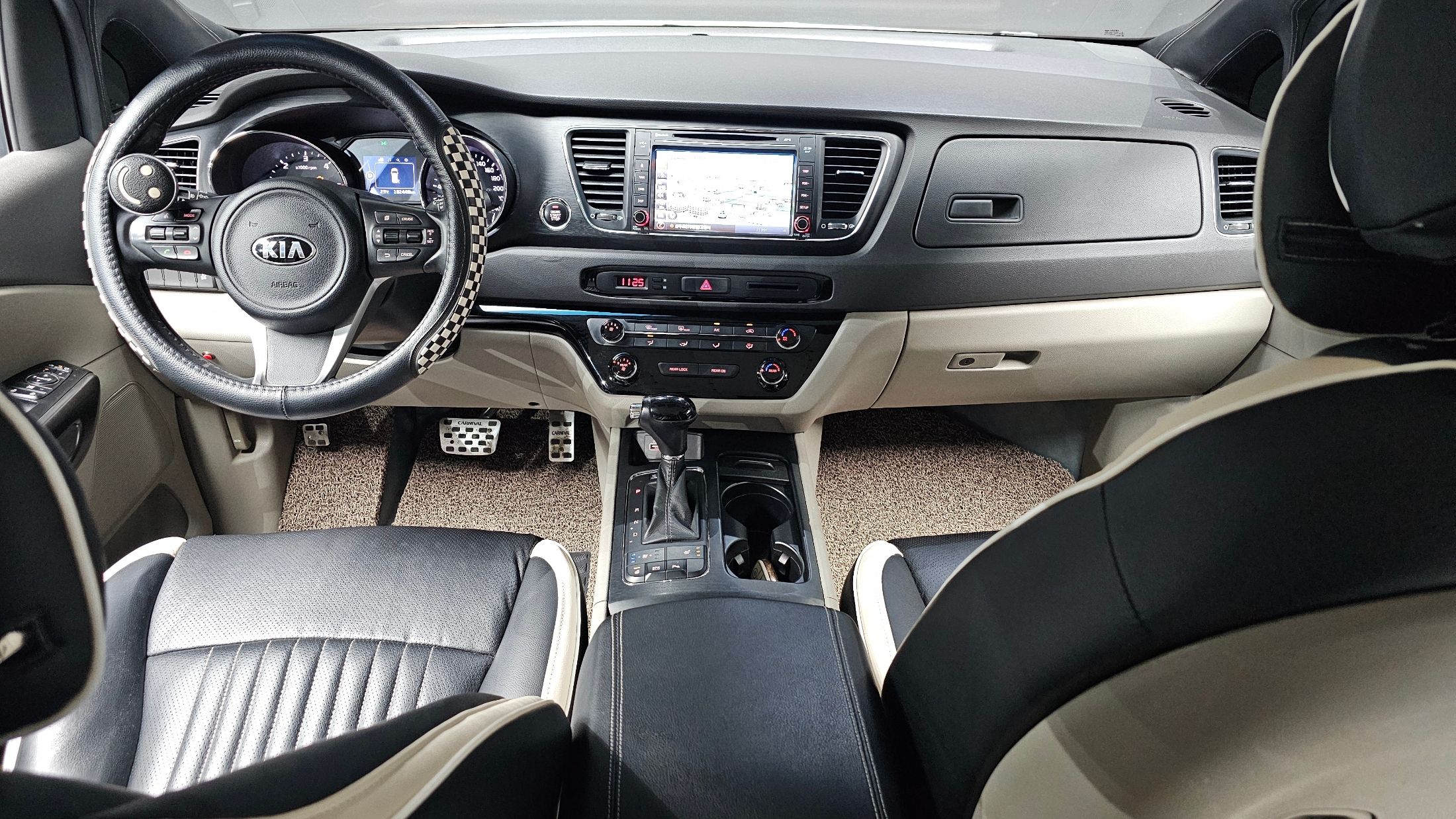KIA CARNIVAL 2015