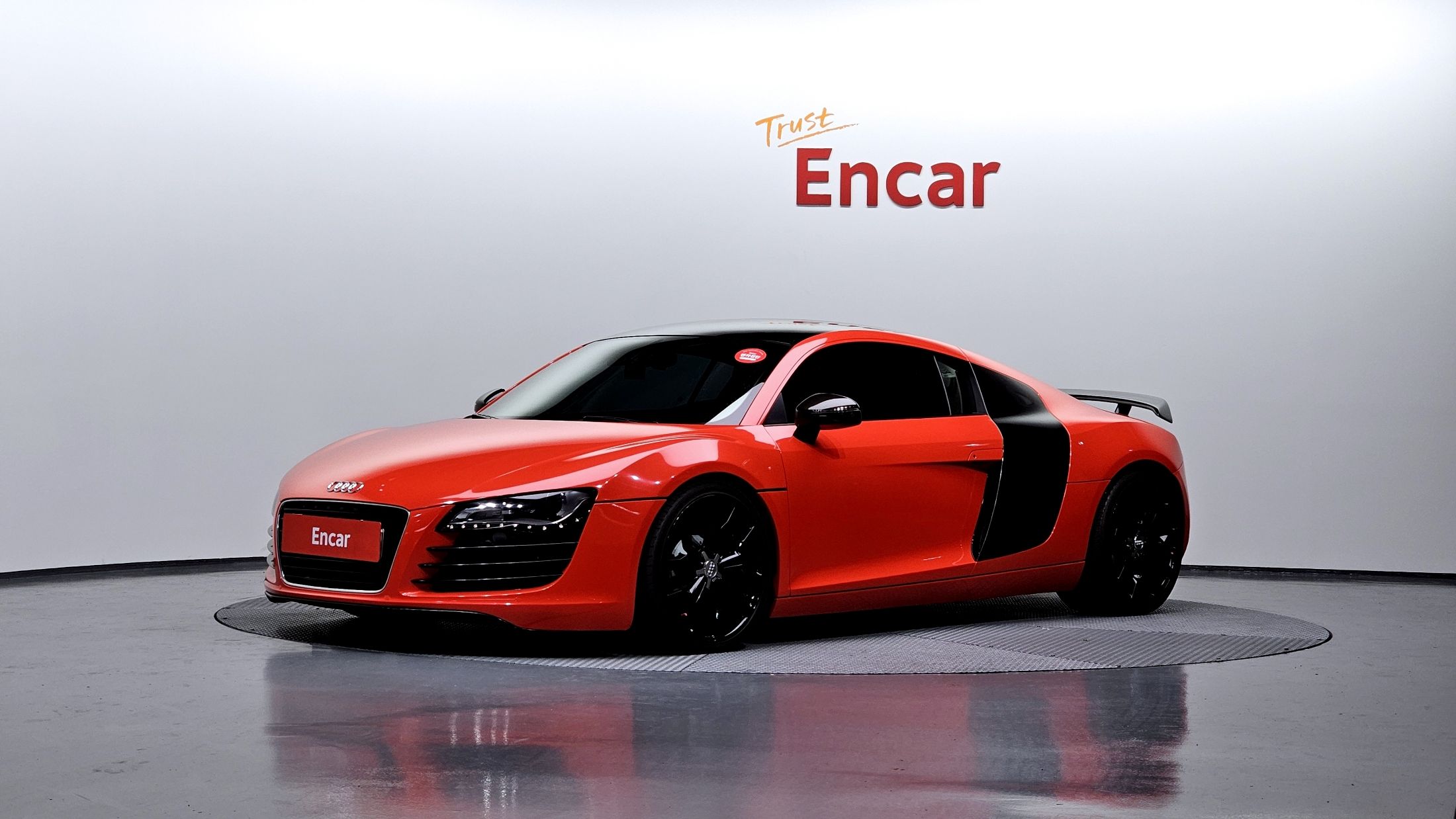 AUDI R8