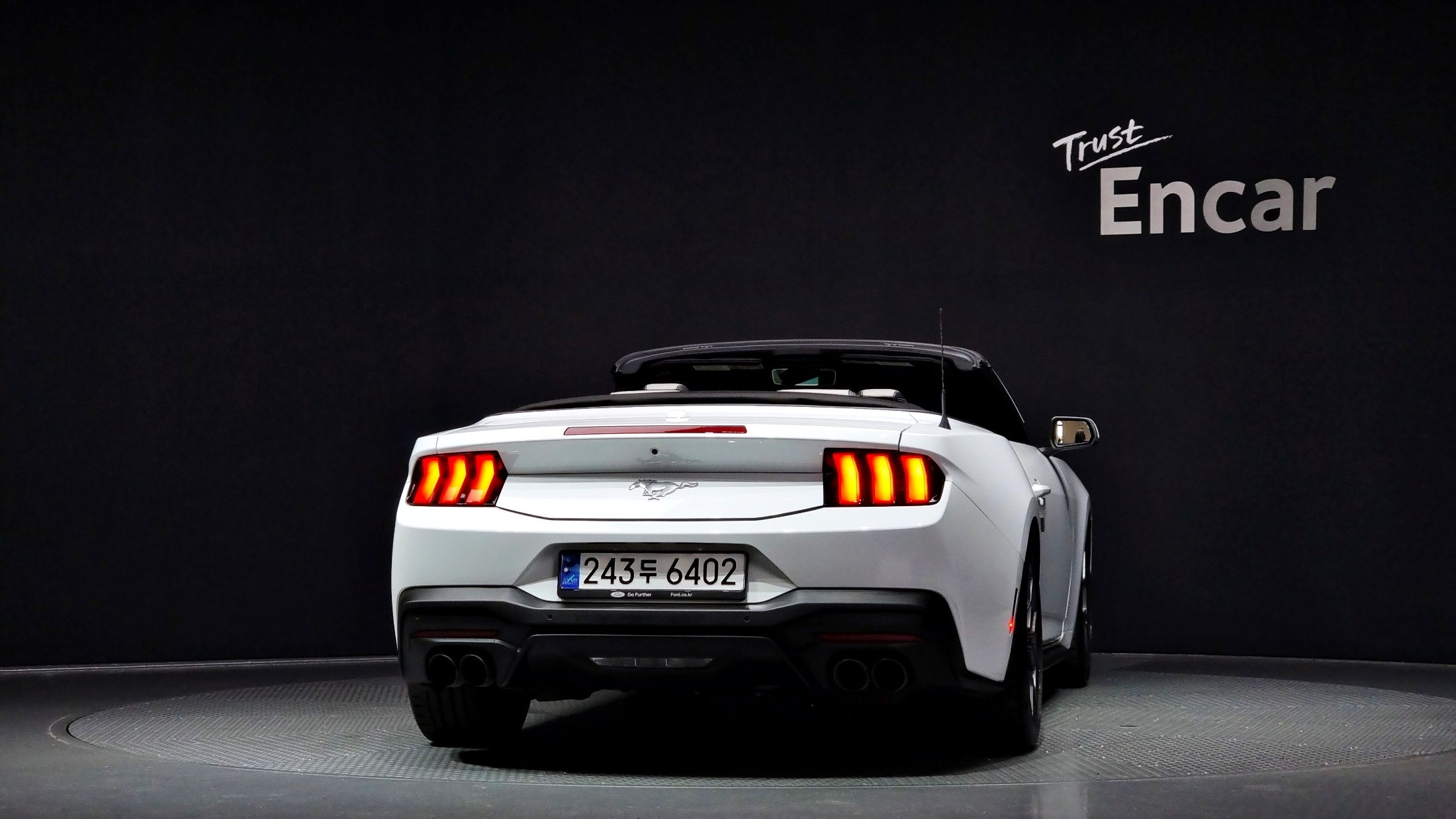 FORD MUSTANG