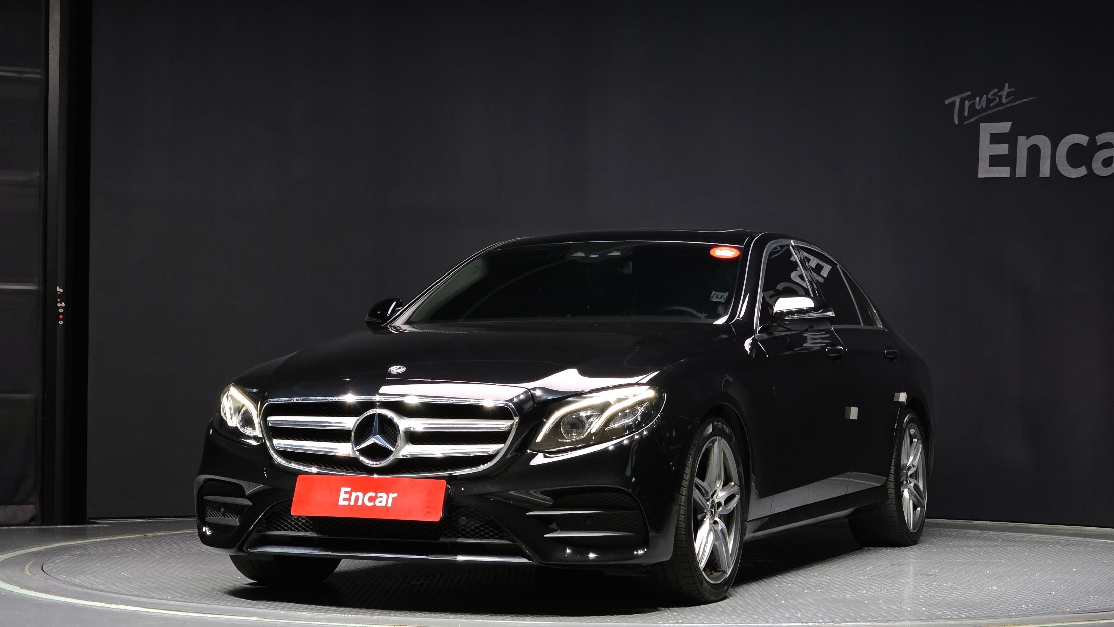 MERCEDES BENZ E-CLASS W213 2018