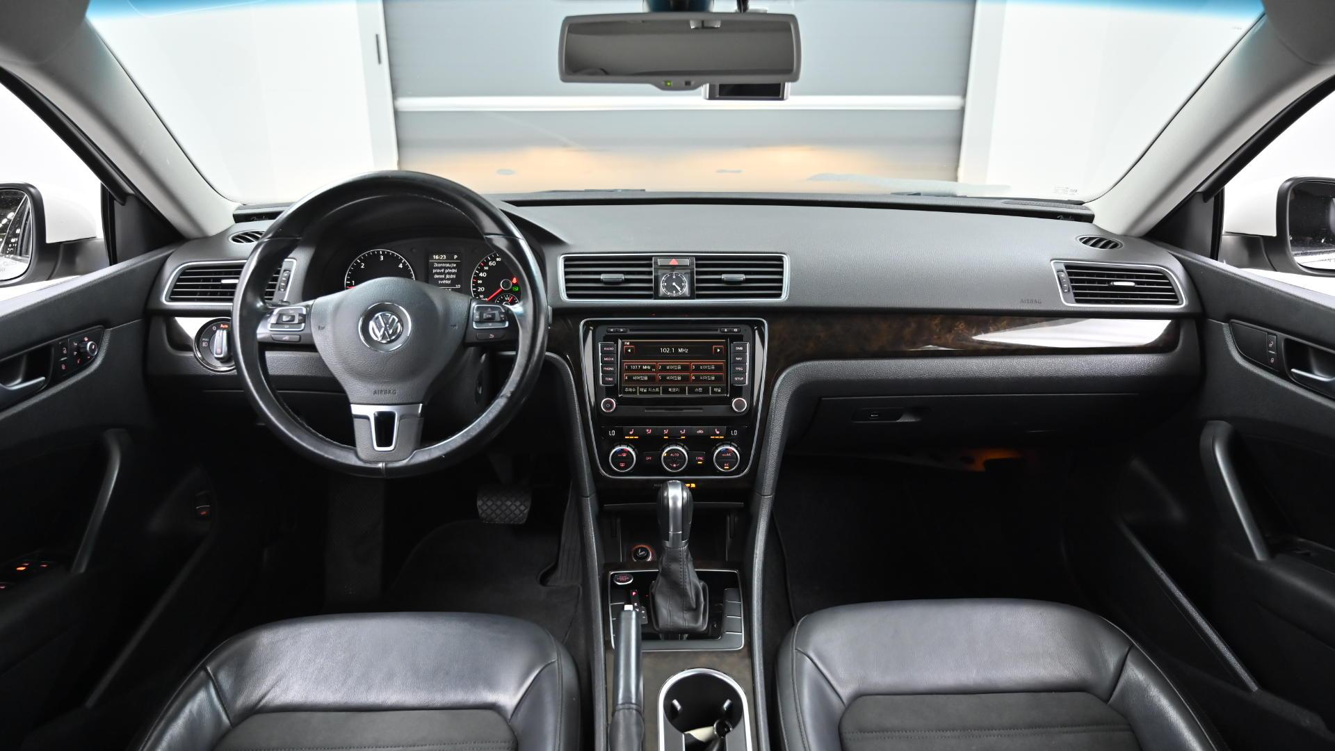 VOLKSWAGEN PASSAT 2015