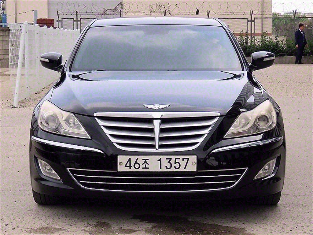 HYUNDAI GENESIS