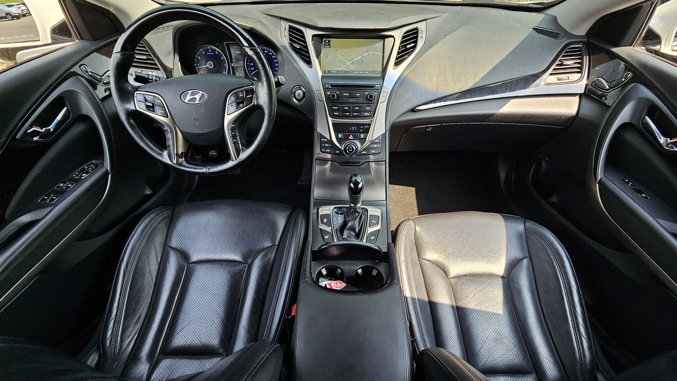 HYUNDAI GRANDEUR HG 2013