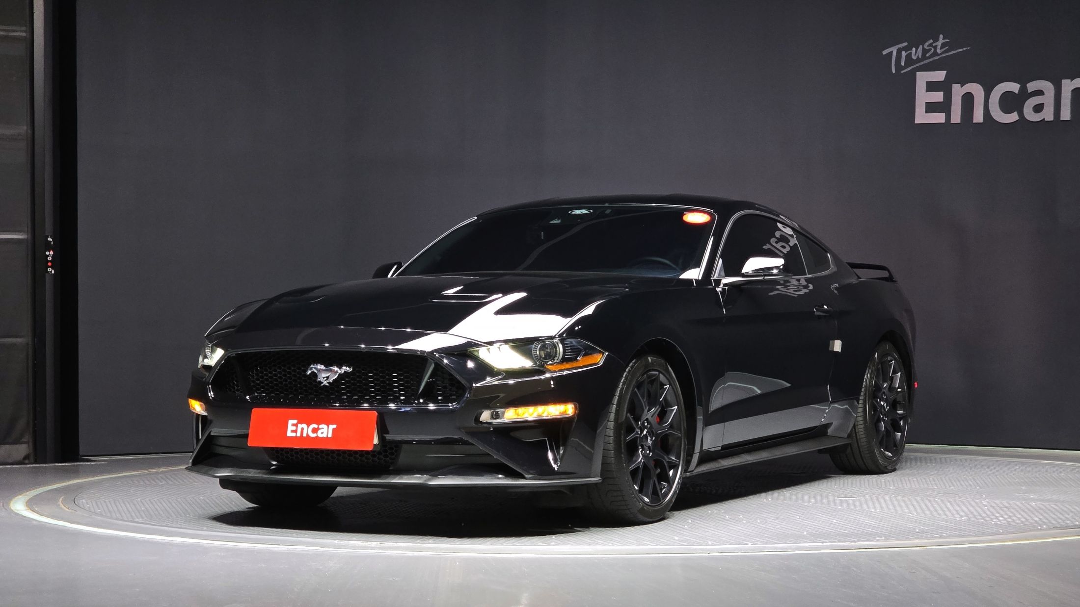 FORD MUSTANG