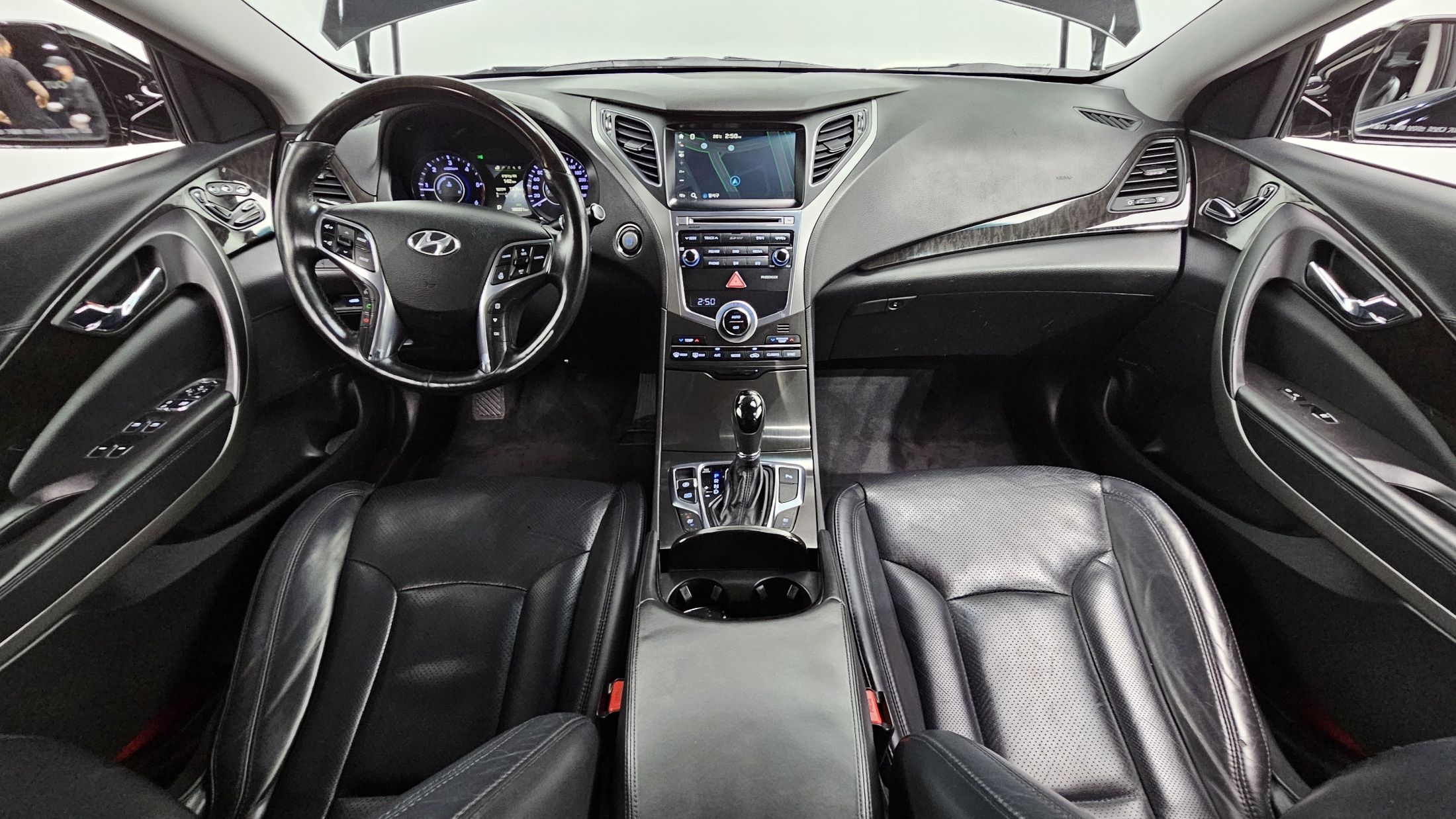 HYUNDAI GRANDEUR HG 2015