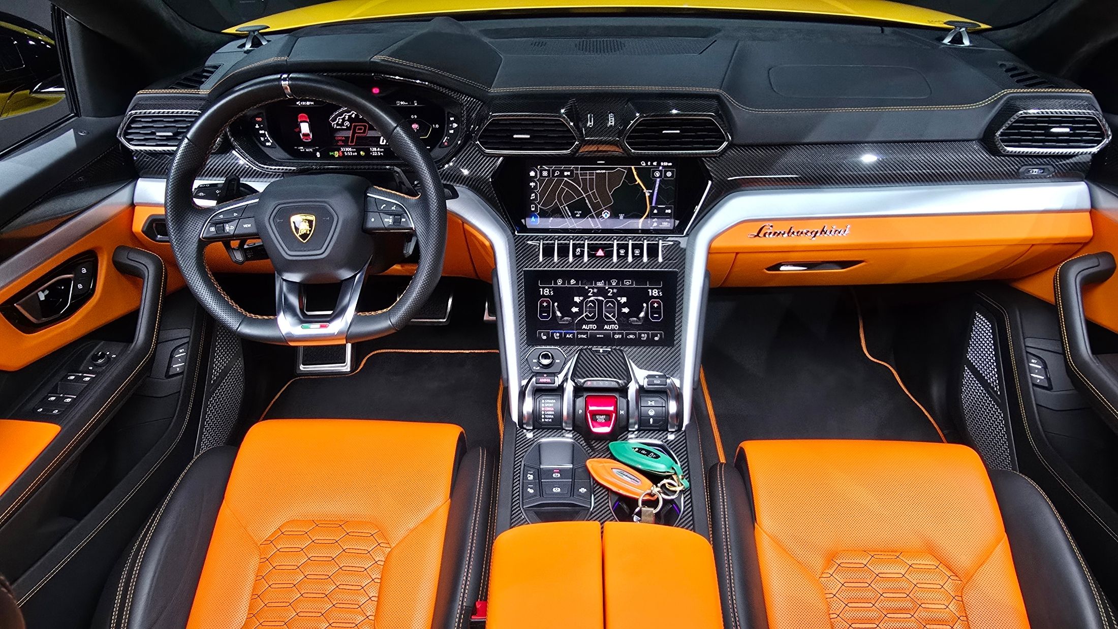 LAMBORGHINI URUS 2021
