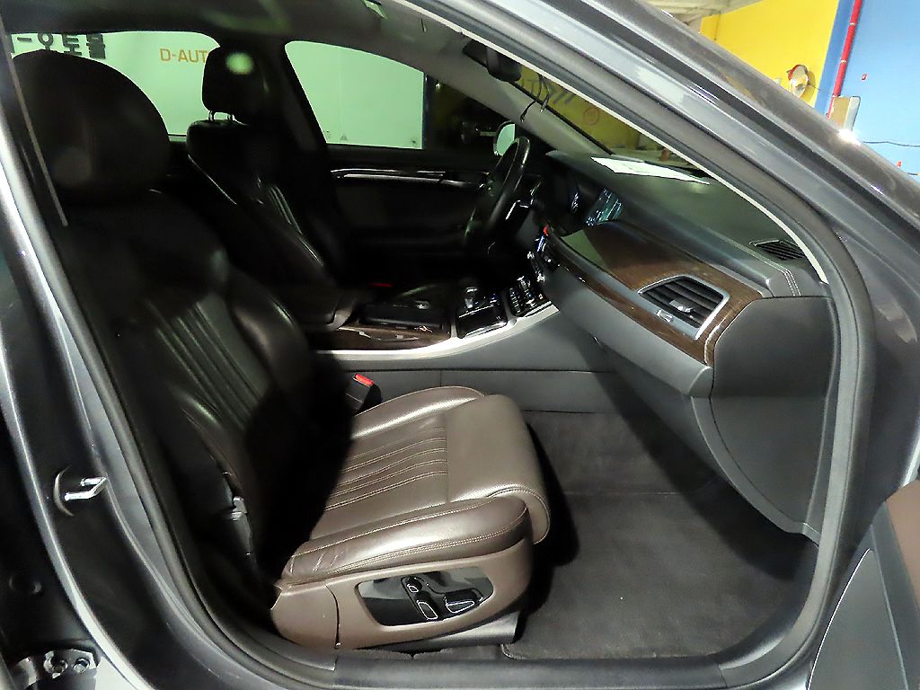 GENESIS EQ900 2016