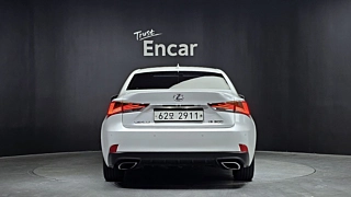 LEXUS IS300 2018