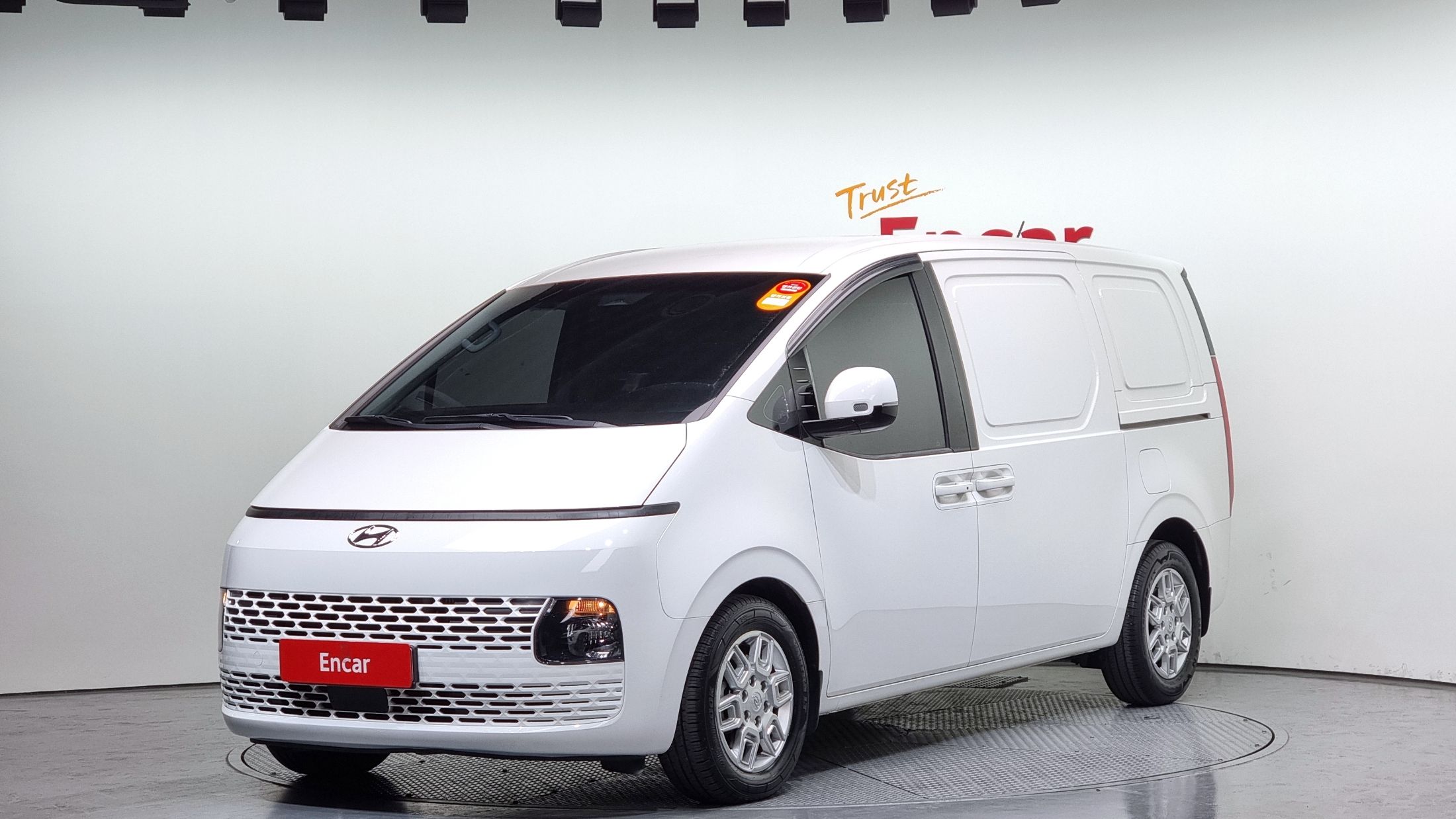 HYUNDAI STARIA 2023