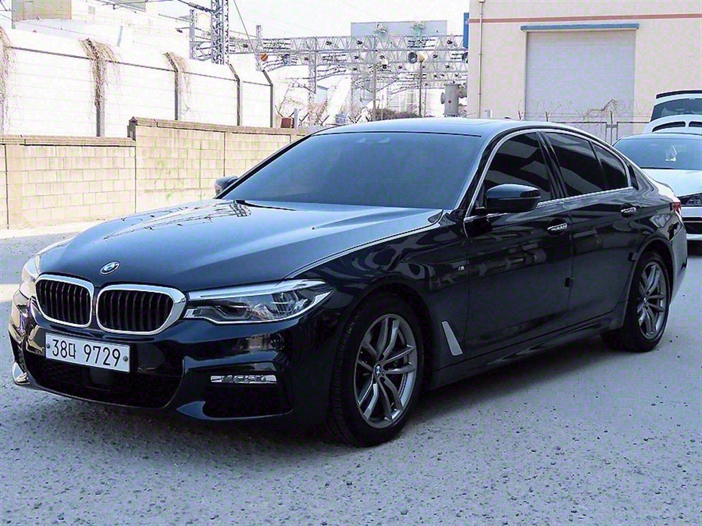 BMW 5-SERIES G30 2018