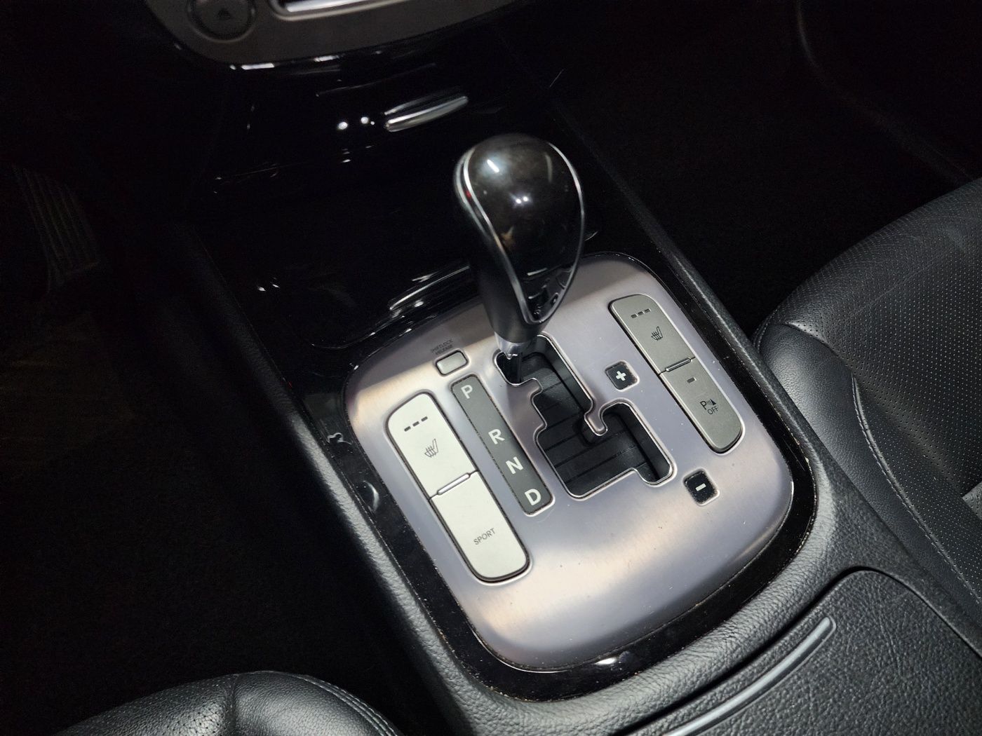 HYUNDAI GENESIS 2011