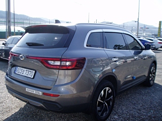 SAMSUNG QM6 2023