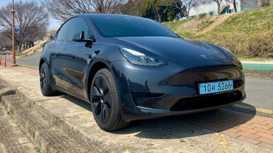 TESLA MODEL Y