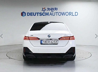 BMW 5-SERIES G60 2024