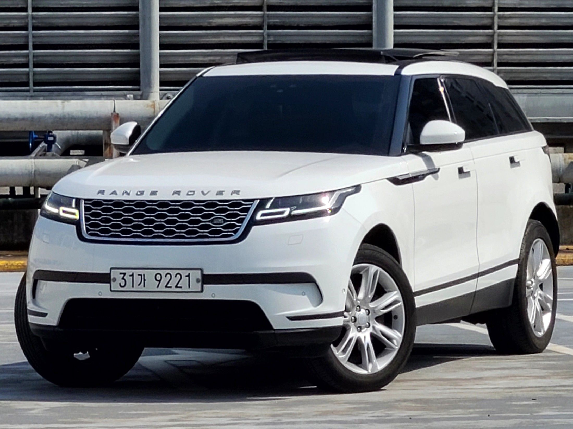 LAND ROVER RANGE ROVER VELAR