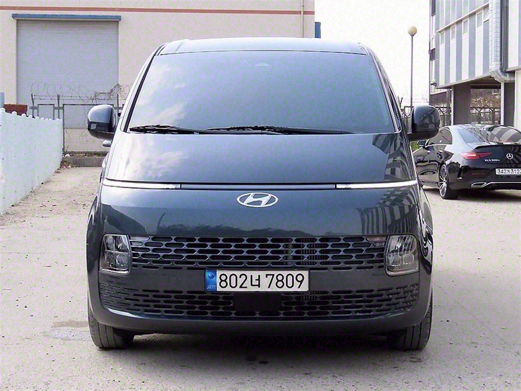 HYUNDAI STARIA