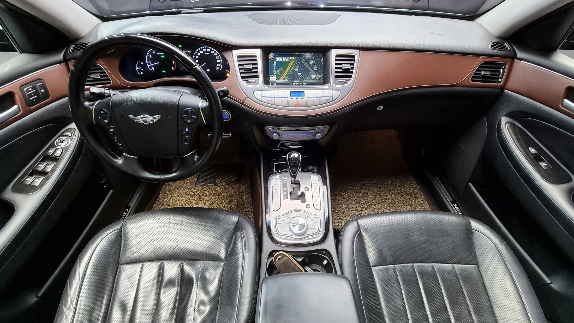 HYUNDAI GENESIS 2013