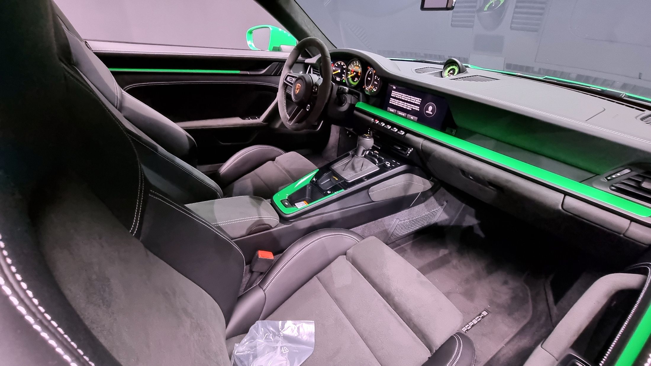 PORSCHE 911 992