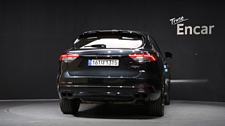 MASERATI LEVANTE 2017