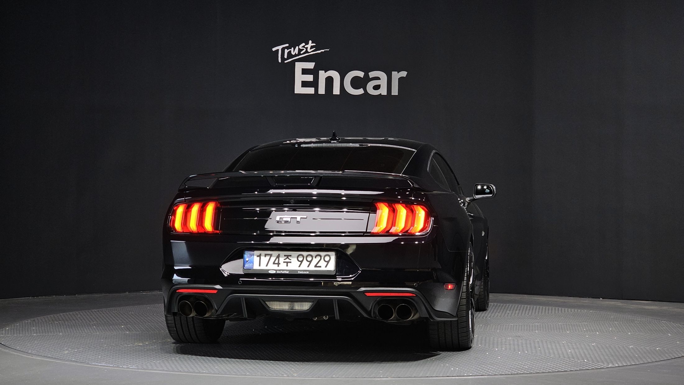 FORD MUSTANG