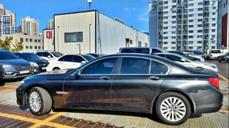 BMW 7-SERIES F01 2009