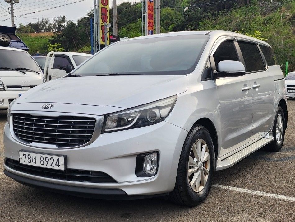 KIA CARNIVAL