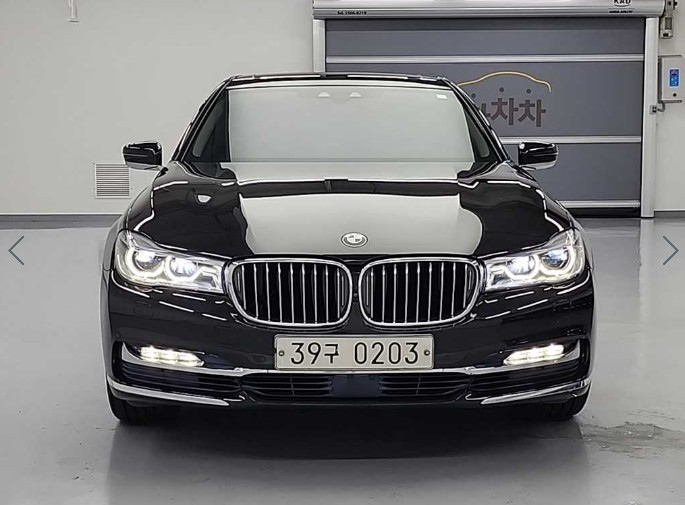 BMW 7-SERIES G11 2016